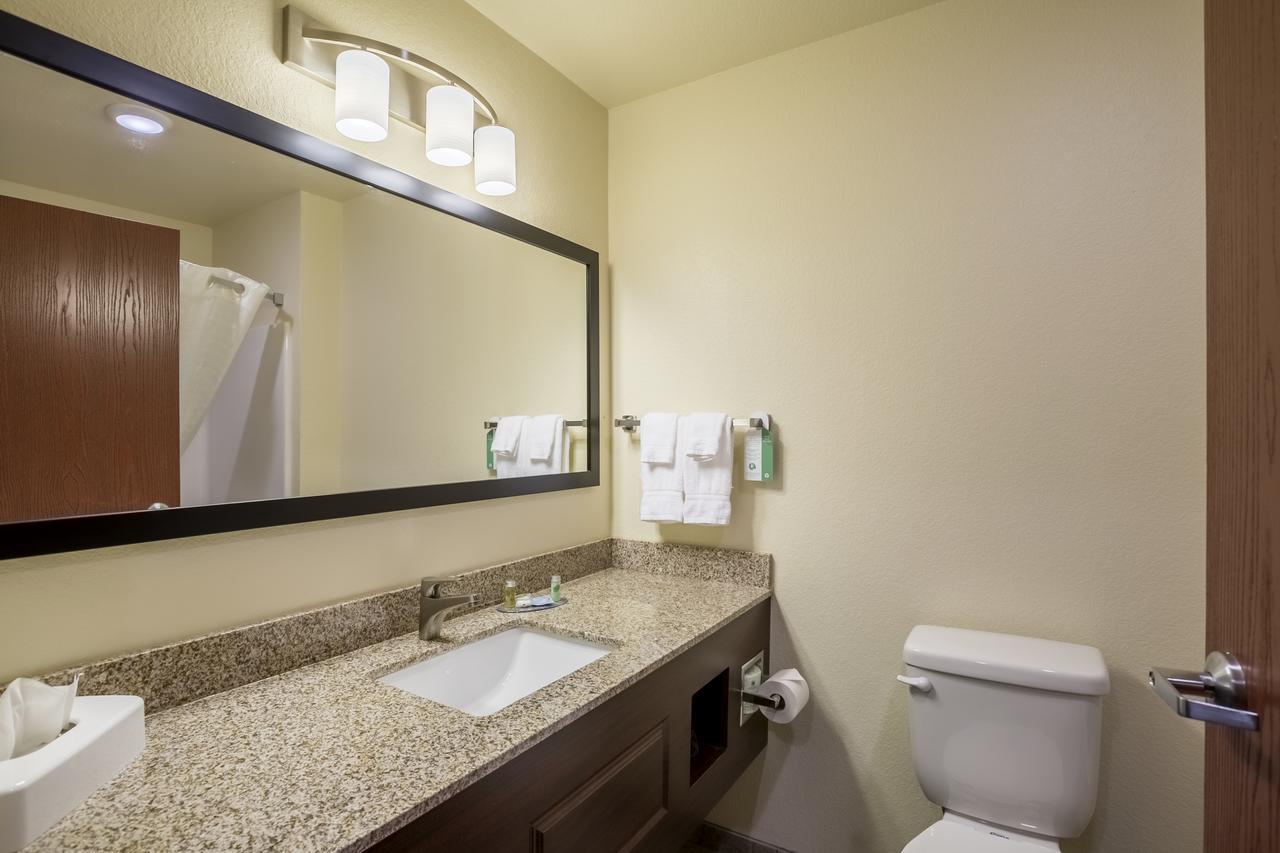 Cobblestone Hotel & Suites Hartford Ngoại thất bức ảnh
