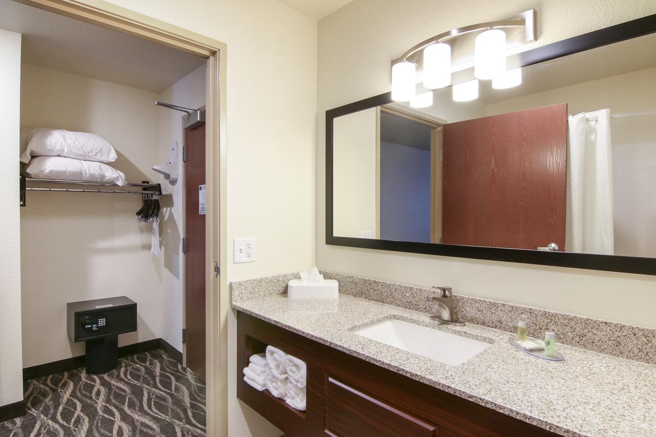 Cobblestone Hotel & Suites Hartford Ngoại thất bức ảnh