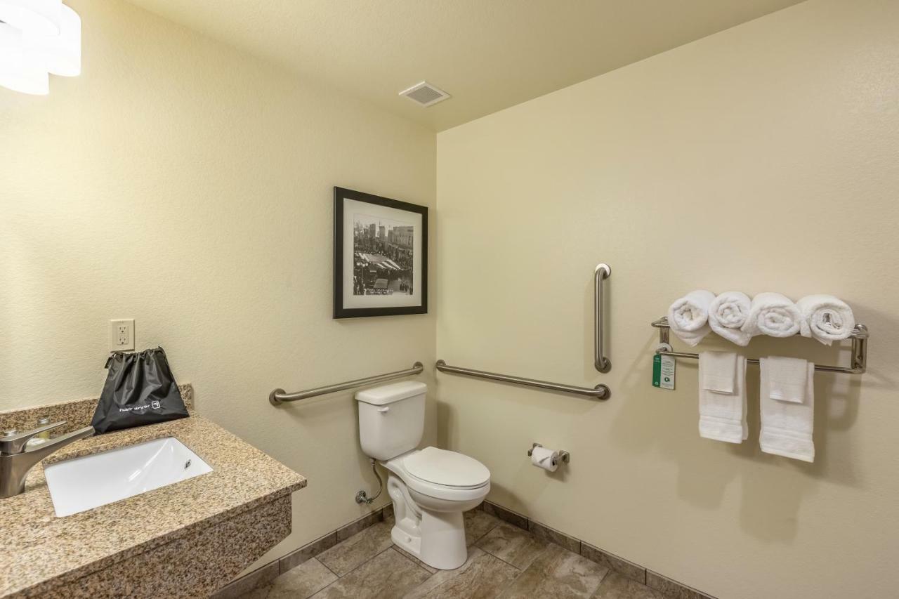 Cobblestone Hotel & Suites Hartford Ngoại thất bức ảnh